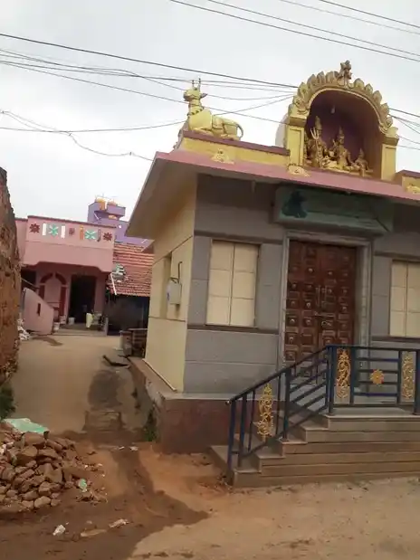 Arulmigu Basuvesrar Temple, Periya Mathagondapalli - 635114 அருள்மிகு பசவேஸ்வரர் திருக்கோயில், Periya Mathagondapalli - 635114, Krishnagiri - Ancient Temple Architecture and History Image 3