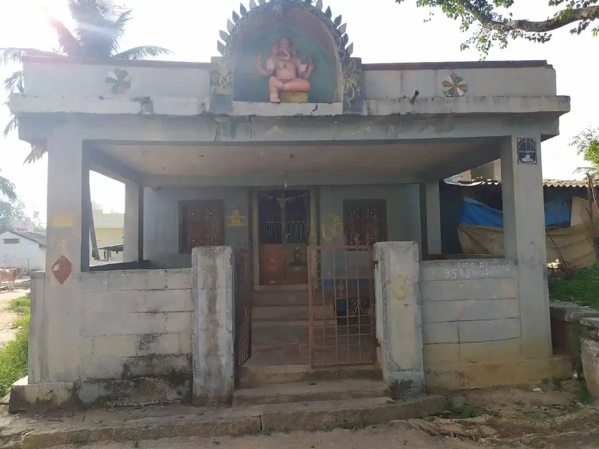 Arulmigu Basuveswarar Swamy Temple, Odayandahalli - 635116 அருள்மிகு பசவேஸ்வரர் திருக்கோயில், Odayandahalli - 635116, Krishnagiri - Ancient Temple Architecture and History Image 2