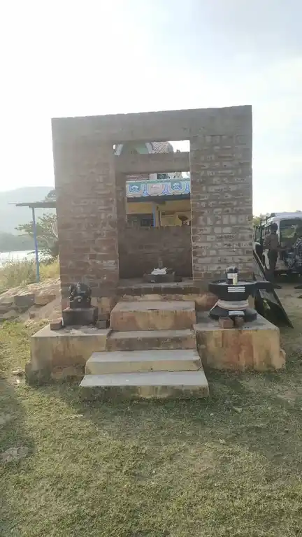 Arulmigu Basuveswarar Temple, Dharmapuri - 636701