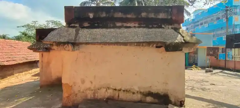 Arulmigu Basuveswarar Temple, Kalugondapalli - 635114 Temple