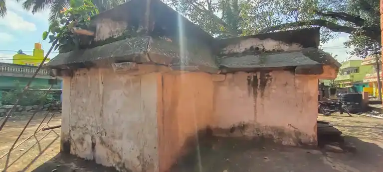 Arulmigu Basuveswarar Temple, Kalugondapalli - 635114 அருள்மிகு பசவேஸ்வரர் திருக்கோயில், Kalugondapalli - 635114, Krishnagiri - Ancient Temple Architecture and History Image 2