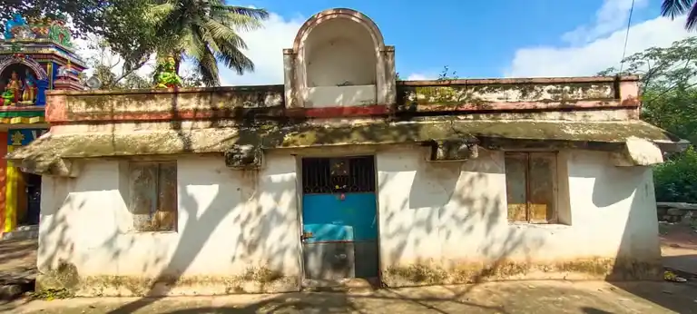 Arulmigu Basuveswarar Temple, Kalugondapalli - 635114 அருள்மிகு பசவேஸ்வரர் திருக்கோயில், Kalugondapalli - 635114, Krishnagiri - Ancient Temple Architecture and History Image 4