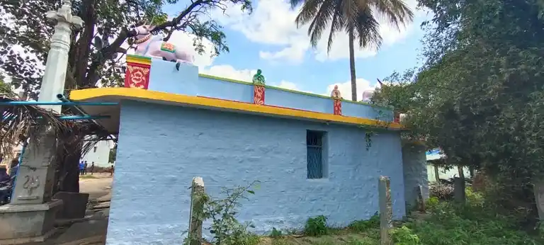 Arulmigu Basuveswarar Temple, Komaranapalli - 635114 அருள்மிகு பசுவேஸ்வரர் திருக்கோயில், கொமரனபள்ளி - 635114, Krishnagiri - Ancient Temple Architecture and History Image 2