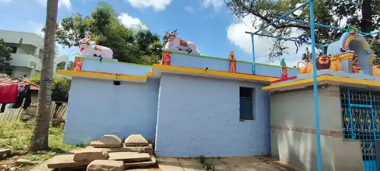 Arulmigu Basuveswarar Temple, Komaranapalli - 635114 அருள்மிகு பசுவேஸ்வரர் திருக்கோயில், கொமரனபள்ளி - 635114, Krishnagiri - Ancient Temple Architecture and History Image 3