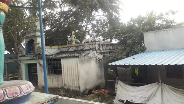 Arulmigu Basuveswarar Temple, Kundhumaranapalli - 635107 Arulmigu Basuveswarar Temple, Kundhumaranapalli - 635107, Krishnagiri - Ancient Temple Architecture and History Image 4