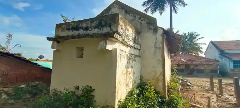 Arulmigu Basuveswarar Temple, Sarandapalli - 635107 Arulmigu Basuveswarar Temple, Sarandapalli - 635107, Krishnagiri - Ancient Temple Architecture and History Image 3