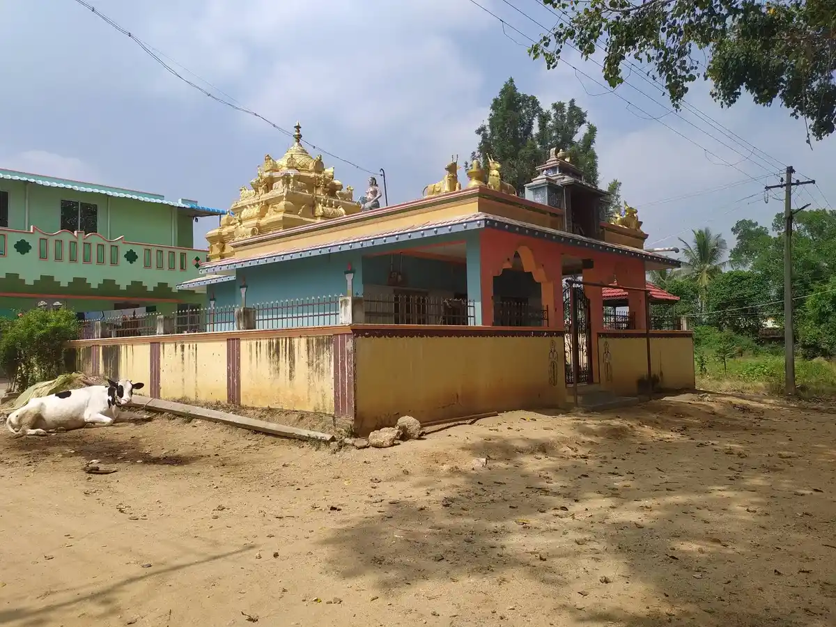 Arulmigu Basuveswarar Temple, Vanamangalam, Saragapalli - 635114 அருள்மிகு பசுவேஸ்வரர் திருக்கோயில், Vanamangalam, Saragapalli - 635114, Krishnagiri - Ancient Temple Architecture and History Image 2