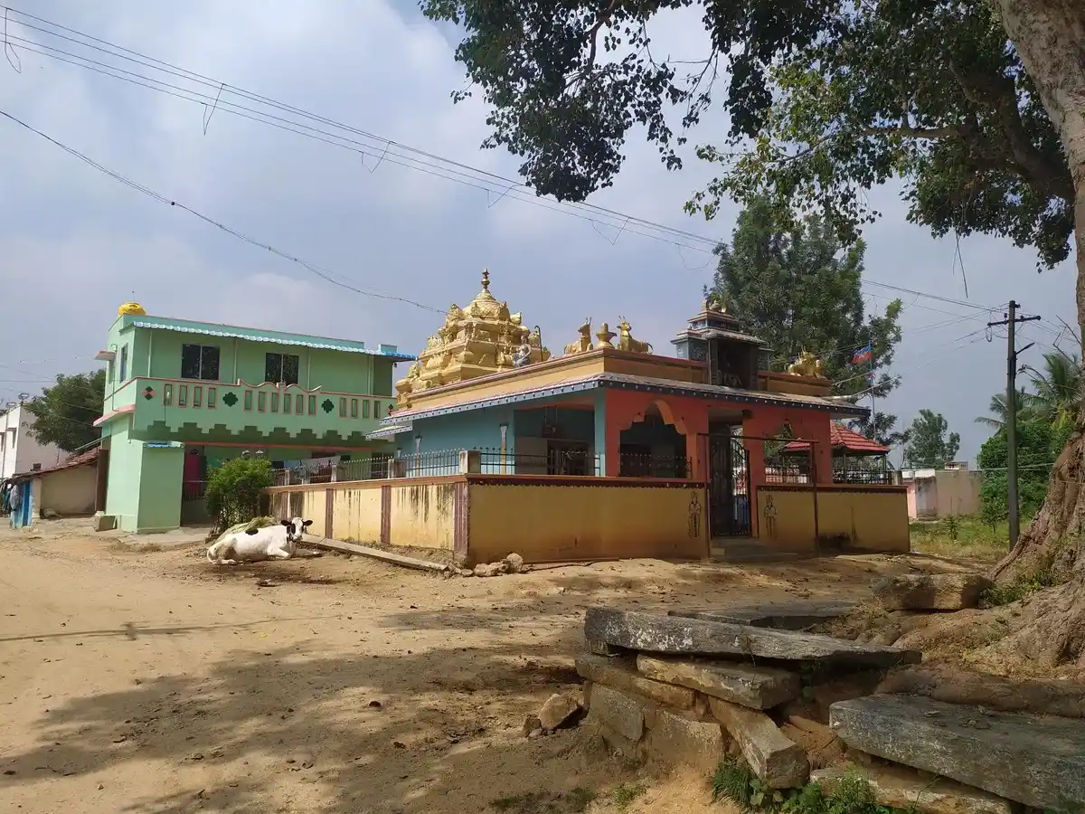 Arulmigu Basuveswarar Temple, Vanamangalam, Saragapalli - 635114 அருள்மிகு பசுவேஸ்வரர் திருக்கோயில், Vanamangalam, Saragapalli - 635114, Krishnagiri - Ancient Temple Architecture and History Image 3