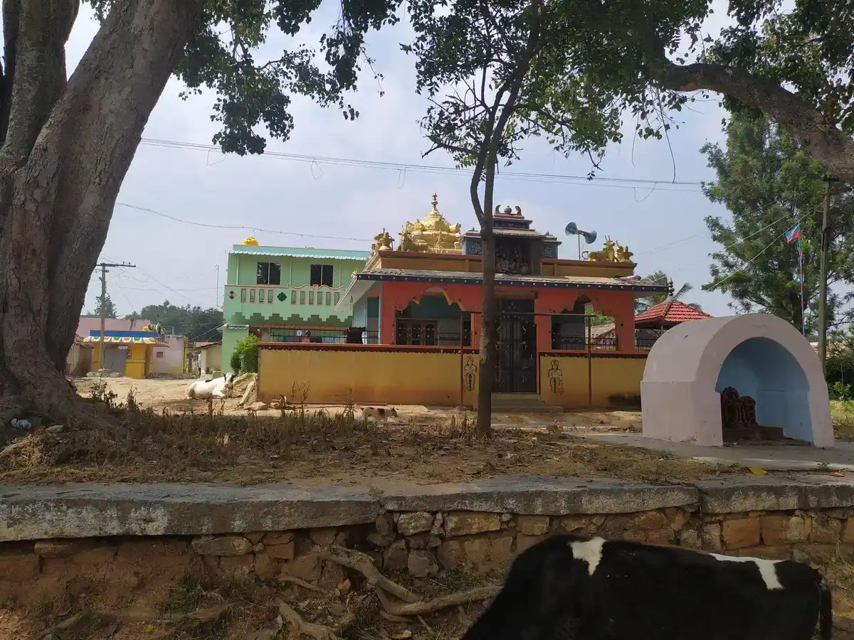 Arulmigu Basuveswarar Temple, Vanamangalam, Saragapalli - 635114 அருள்மிகு பசுவேஸ்வரர் திருக்கோயில், Vanamangalam, Saragapalli - 635114, Krishnagiri - Ancient Temple Architecture and History Image 4