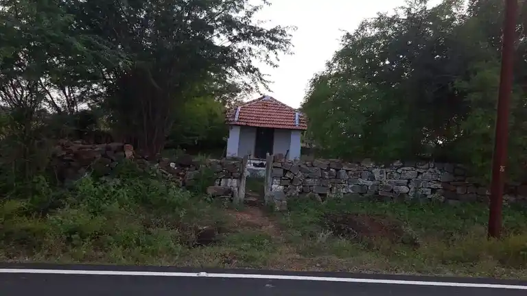 Arulmigu Bathirakaliamman Temple, Chinnakallipatti - 641302 அருள்மிகு பத்திரகாளியம்மன் திருக்கோயில், Chinnakallipatti - 641302, Coimbatore - Ancient Temple Architecture and History Image 7