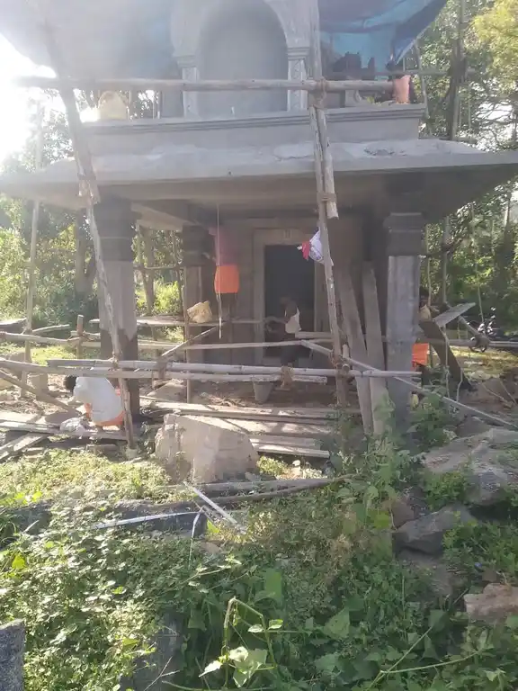 Arulmigu Bellampalli Perumal Temple, Bellampalli, Ennegolpudur - 635122 அருள்மிகு பெல்லம்பள்ளி பெருமாள் திருக்கோயில், பெல்லம்பள்ளி - 635122, Krishnagiri - Ancient Temple Architecture and History Image 2