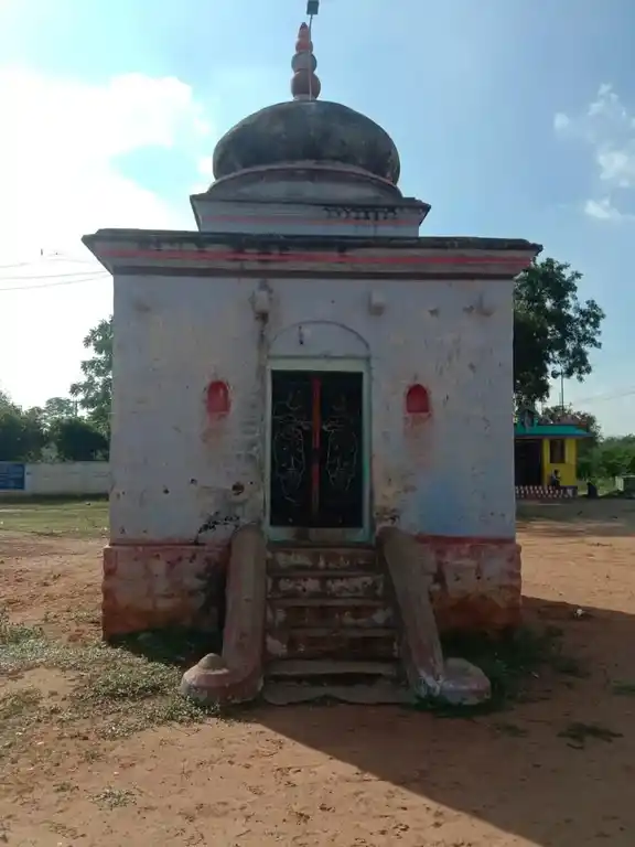 Arulmigu Bhahavathiamman Temple, Senkuruchi - 624306 அருள்மிகு பகவதியம்மன் கோயில், Senkuruchi - 624306, Dindigul - Ancient Temple Architecture and History Image 2