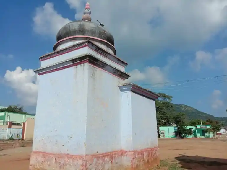 Arulmigu Bhahavathiamman Temple, Senkuruchi - 624306 அருள்மிகு பகவதியம்மன் கோயில், Senkuruchi - 624306, Dindigul - Ancient Temple Architecture and History Image 3