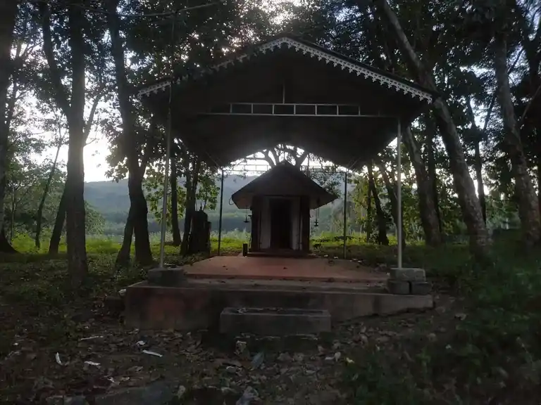 Arulmigu Bhatharakaliyamman Temple, Thiruparapu, Kaliyal - 629101 அருள்மிகு பத்ரகாளியம்மன் திருக்கோயில், Thiruparapu, Kaliyal - 629101, Kanyakumari - Ancient Temple Architecture and History Image 3