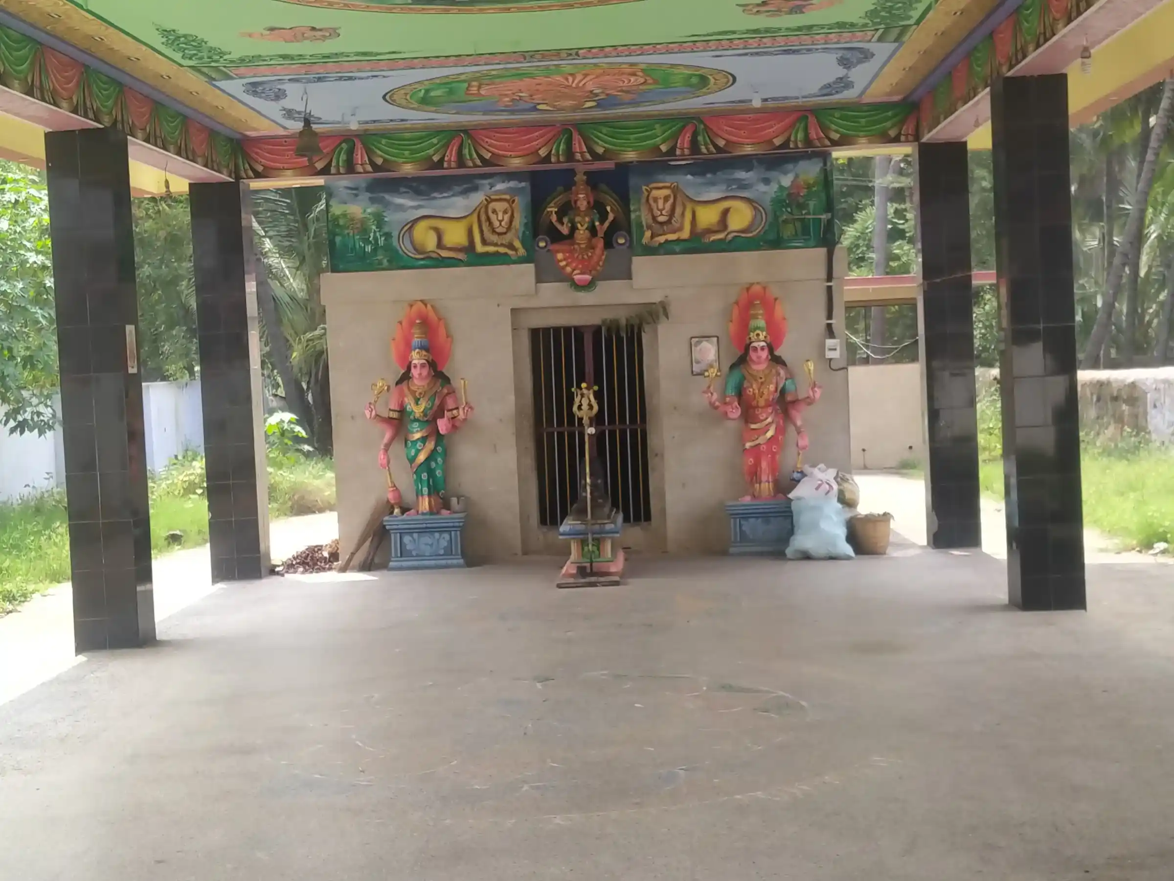 Arulmigu Bhatrakaliamman Temple, Iyampulli - 624601 அருள்மிகு பத்ரகாளியம்மன் கோயில், Iyampulli - 624601, Dindigul - Ancient Temple Architecture and History Image 2