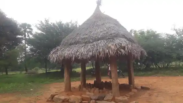 Arulmigu Bhommaiyan Temple, Mullipadi - 624005 அருள்மிகு பொம்மையன் கோயில், Mullipadi - 624005, Dindigul - Ancient Temple Architecture and History Image 2