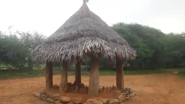 Arulmigu Bhommaiyan Temple, Mullipadi - 624005 அருள்மிகு பொம்மையன் கோயில், Mullipadi - 624005, Dindigul - Ancient Temple Architecture and History Image 4