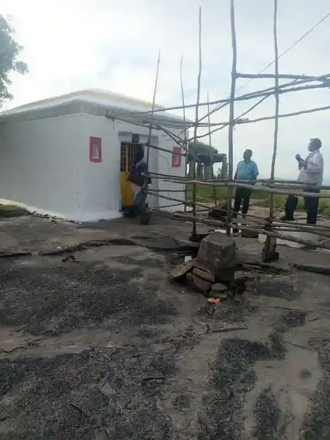 Arulmigu Bolumalai Dhimmarayaswamy Temple, Bolumalai, Moramadugu - 635122 அருள்மிகு போளுமலை திம்மராயசுவாமி திருக்கோயில், போளுமலை - 635122, Krishnagiri - Ancient Temple Architecture and History Image 3