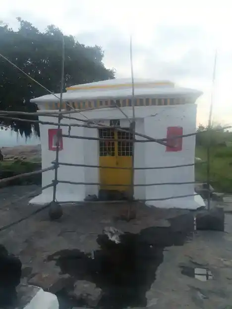 Arulmigu Bolumalai Dhimmarayaswamy Temple, Bolumalai, Moramadugu - 635122 அருள்மிகு போளுமலை திம்மராயசுவாமி திருக்கோயில், போளுமலை - 635122, Krishnagiri - Ancient Temple Architecture and History Image 4