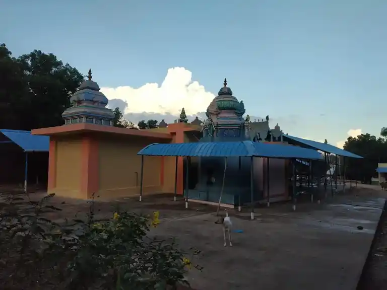 Arulmigu Boomi Devi Sri Nila Devi Lakshmi Naryanaperumal Temple, Thalamalai Adivaram, Anjalam - 621208 Arulmigu. Boomi devi Sri nila devi lakshmi naryanaperumal temple, Thalamalai Adivaram, Anjalam - 621208, Thiruchirappalli - Ancient Temple Architecture and History Image 2