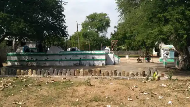 Arulmigu Bramanar Temple, Muttuvancheri - 621701 அருள்மிகு பிரமனார் திருக்கோயில், முட்டுவாஞ்சேரி - 621701, Ariyalur - Ancient Temple Architecture and History Image 2