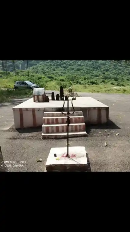 Arulmigu Brattiamman Temple, Vadivelampalayam - 642203 அருள்மிகு பிராட்டியம்மன் திருக்கோயில்வடிவேலம்பாளையம், வடிவேலம்பாளையம் - 642203, Coimbatore - Ancient Temple Architecture and History Image 2