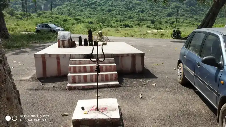 Arulmigu Brattiamman Temple, Vadivelampalayam - 642203 அருள்மிகு பிராட்டியம்மன் திருக்கோயில்வடிவேலம்பாளையம், வடிவேலம்பாளையம் - 642203, Coimbatore - Ancient Temple Architecture and History Image 4