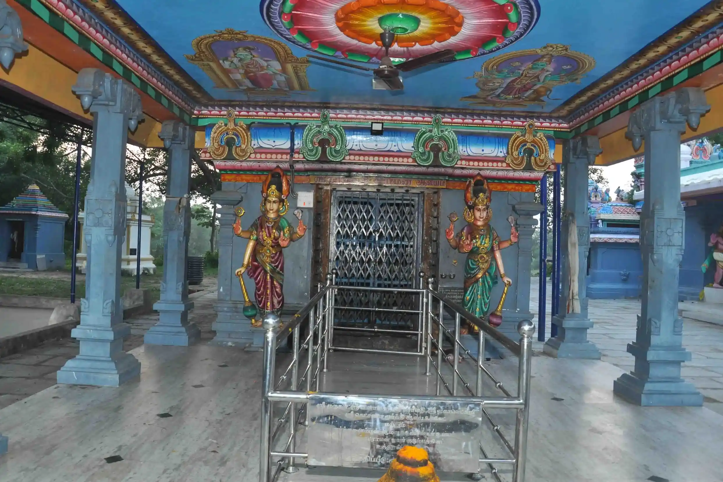 Arulmigu Chadirasekara Swamy and Ayyanar and Lakshminarayanaperumal Temple, Eravancheri - 609308 அருள்மிகு சந்திரசேகர சுவாமி மற்றும் அய்யனார் மற்றும் லெஷ்மி நாராயணப் பெருமாள் மற்றும் அய்யனார் திருக்கோயில், Eravancheri - 609308, Mayiladuthurai - Ancient Temple Architecture and History Image 2