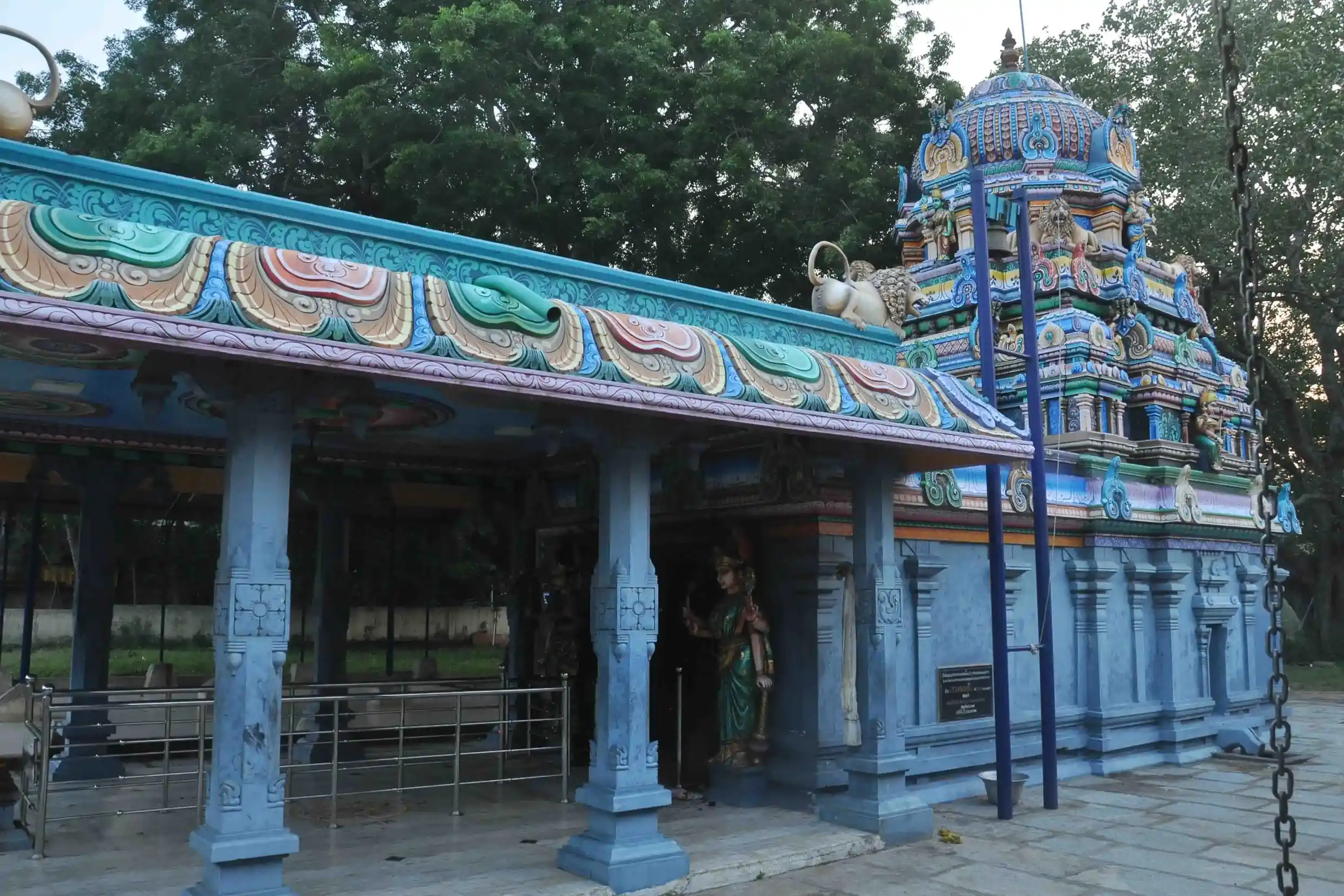 Arulmigu Chadirasekara Swamy and Ayyanar and Lakshminarayanaperumal Temple, Eravancheri - 609308 அருள்மிகு சந்திரசேகர சுவாமி மற்றும் அய்யனார் மற்றும் லெஷ்மி நாராயணப் பெருமாள் மற்றும் அய்யனார் திருக்கோயில், Eravancheri - 609308, Mayiladuthurai - Ancient Temple Architecture and History Image 6