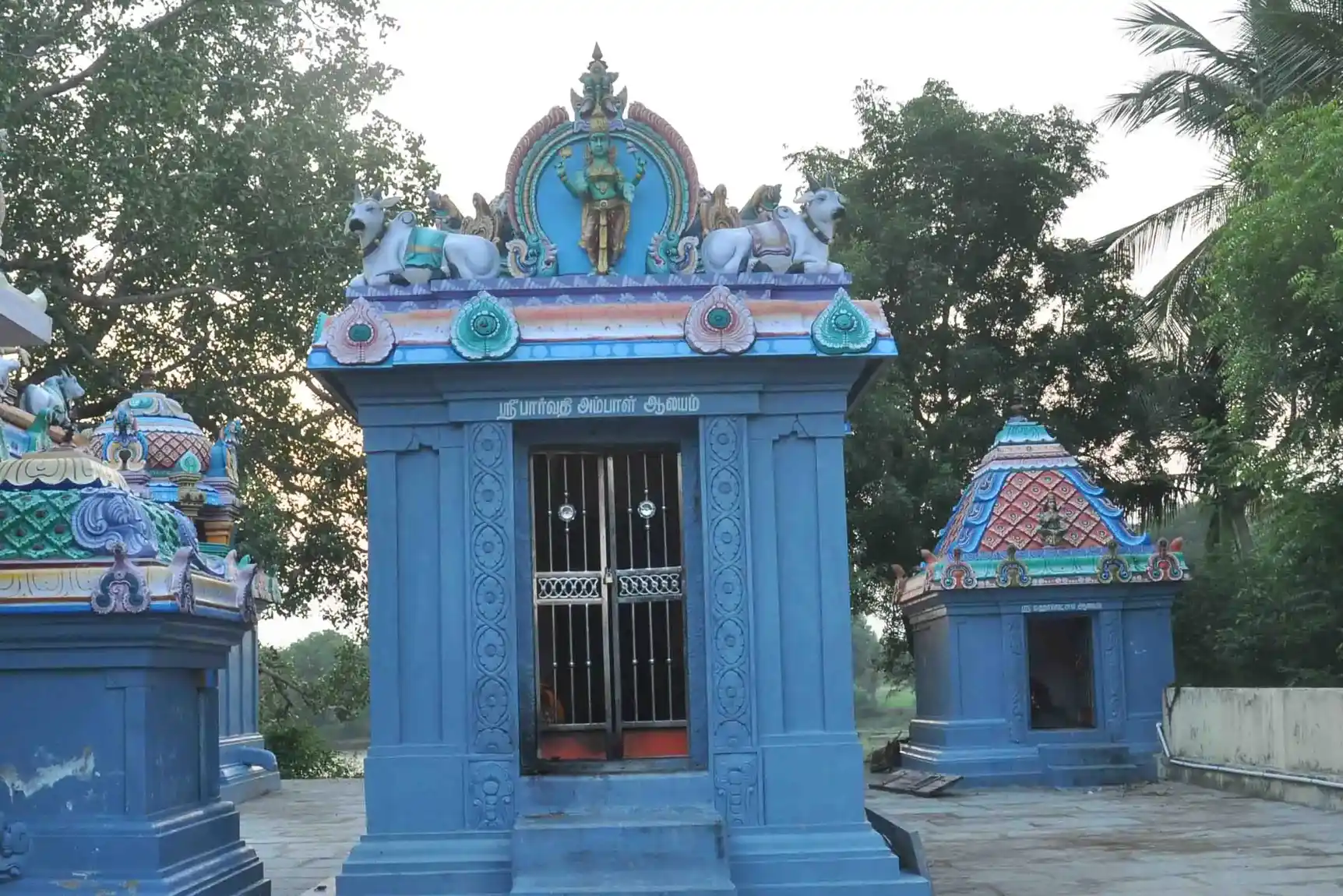 Arulmigu Chadirasekara Swamy and Ayyanar and Lakshminarayanaperumal Temple, Eravancheri - 609308 அருள்மிகு சந்திரசேகர சுவாமி மற்றும் அய்யனார் மற்றும் லெஷ்மி நாராயணப் பெருமாள் மற்றும் அய்யனார் திருக்கோயில், Eravancheri - 609308, Mayiladuthurai - Ancient Temple Architecture and History Image 8