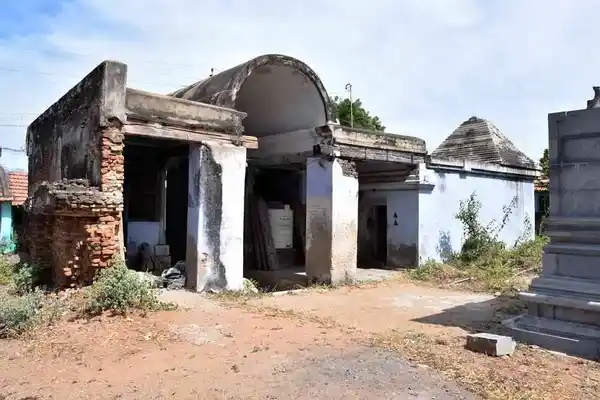 Arulmigu Chandra Sakera Vakara Temple, Veerachimangalam, Dharapuram - 638673 Arulmigu Chandra Sakera Vakara Temple, Veerachimangalam, Dharapuram - 638673, Tiruppur - Ancient Temple Architecture and History Image 4