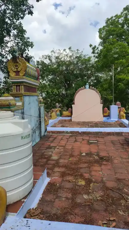 Arulmigu Chellayi Amman Temple, Mela Karunkulam, Mela Karunkulam - 627005 அருள்மிகு செல்லாயி அம்மன் திருக்கோயில், மேலக்கருங்குளம், மேலக்கருங்குளம் - 627005, Tirunelveli - Ancient Temple Architecture and History Image 2