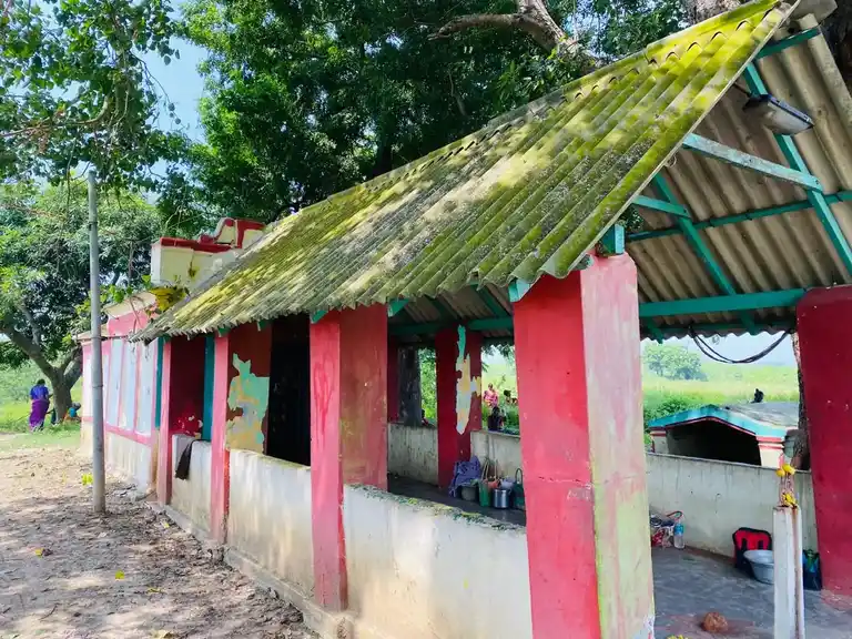 Arulmigu Chelliamman Temple, Near School, Auppampattu - 601204 அருள்மிகு செல்லியம்மன் திருக்கோயில், Near School, Auppampattu - 601204, Tiruvallur - Ancient Temple Architecture and History Image 4