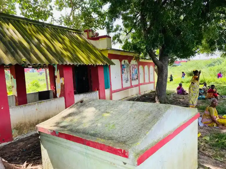 Arulmigu Chelliamman Temple, Near School, Auppampattu - 601204 அருள்மிகு செல்லியம்மன் திருக்கோயில், Near School, Auppampattu - 601204, Tiruvallur - Ancient Temple Architecture and History Image 6