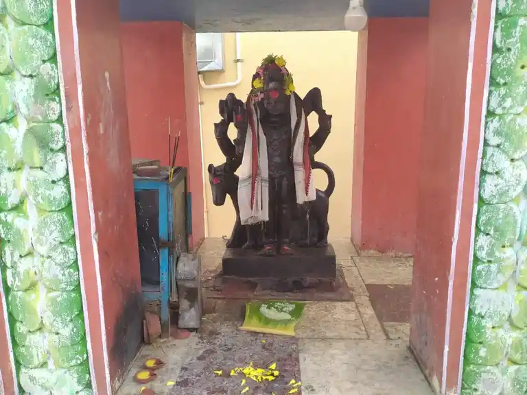 Arulmigu Chelliyaraamman Temple, Puthusurankudi, Puthusurankudi - 626203 அருள்மிகு செல்லியாரம்மன் என்ற அம்மச்சியார் திருக்கோயில், புதுச்சூரங்குடி, புதுச்சூரங்குடி - 626203, Virudhunagar - Ancient Temple Architecture and History Image 2