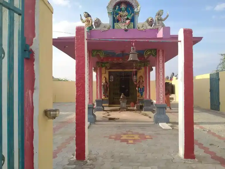 Arulmigu Chelliyaraamman Temple, Puthusurankudi, Puthusurankudi - 626203 அருள்மிகு செல்லியாரம்மன் என்ற அம்மச்சியார் திருக்கோயில், புதுச்சூரங்குடி, புதுச்சூரங்குடி - 626203, Virudhunagar - Ancient Temple Architecture and History Image 3