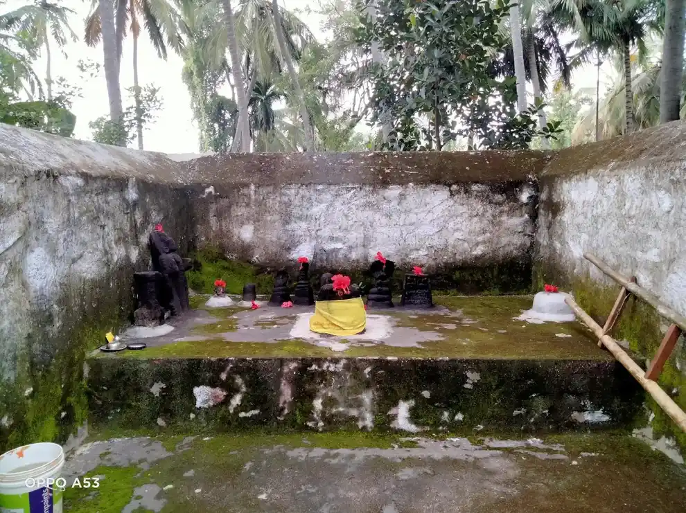 Arulmigu Chempoosi Temple, Kadukkarai, Ananthapuram - 629851 Arulmigu Chempoosi Temple, Kadukkarai, அனந்தபுரம் - 629851, Kanyakumari - Ancient Temple Architecture and History Image 3