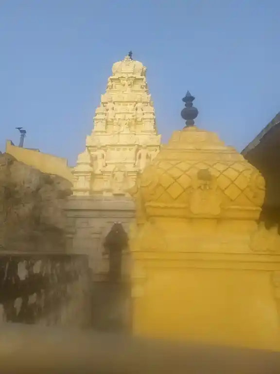 Arulmigu Chendrayaswamy Temple, Salamarathuppatti - 635304 அருள்மிகு சென்றாயசுவாமி திருக்கோயில், சாலமரத்துப்பட்டி - 635304, Krishnagiri - Ancient Temple Architecture and History Image 2