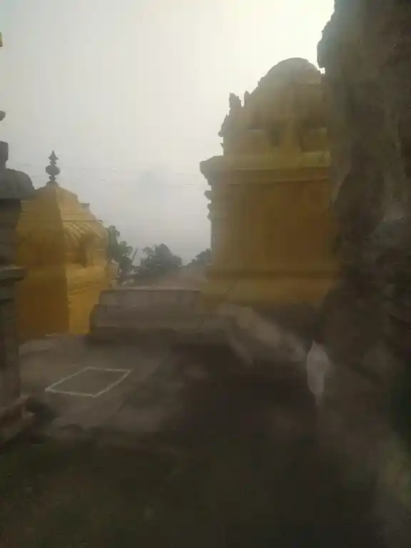 Arulmigu Chendrayaswamy Temple, Salamarathuppatti - 635304 அருள்மிகு சென்றாயசுவாமி திருக்கோயில், சாலமரத்துப்பட்டி - 635304, Krishnagiri - Ancient Temple Architecture and History Image 4