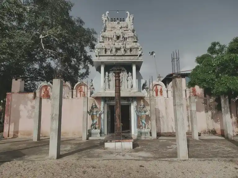 Arulmigu Chenna Kesava Perumal Temple, Dharapadavedu, East Padanawadi - 635901 அருள்மிகு சென்னகேசவபெருமாள் திருக்கோயில், கிழக்குபதனவாடி, கிழக்குபதனவாடி - 635901, Thirupathur - Ancient Temple Architecture and History Image 2