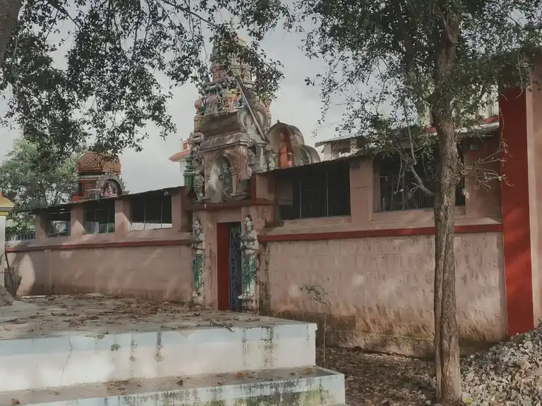 Arulmigu Chenna Kesava Perumal Temple, Dharapadavedu, East Padanawadi - 635901 அருள்மிகு சென்னகேசவபெருமாள் திருக்கோயில், கிழக்குபதனவாடி, கிழக்குபதனவாடி - 635901, Thirupathur - Ancient Temple Architecture and History Image 4