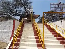 Arulmigu Chenna Kesava Perumal Temple, Mankundru Malai, Perampattu - 635652 அருள்மிகு சென்ன கேசவ பெருமாள் திருக்கோயில், மண்குன்று மலை, பேராம்பட்டு - 635652, Thirupathur - Ancient Temple Architecture and History Image 4