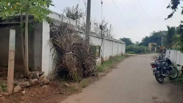 Arulmigu Chennakesava And Lakshmi Narayanaperumal Temple, Annandapatti - 635601 அருள்மிகு சென்னகேசவ லட்சுமி நாராயண பெருமாள் திருக்கோயில், அண்ணாடப்பட்டி - 635601, Thirupathur - Ancient Temple Architecture and History Image 2