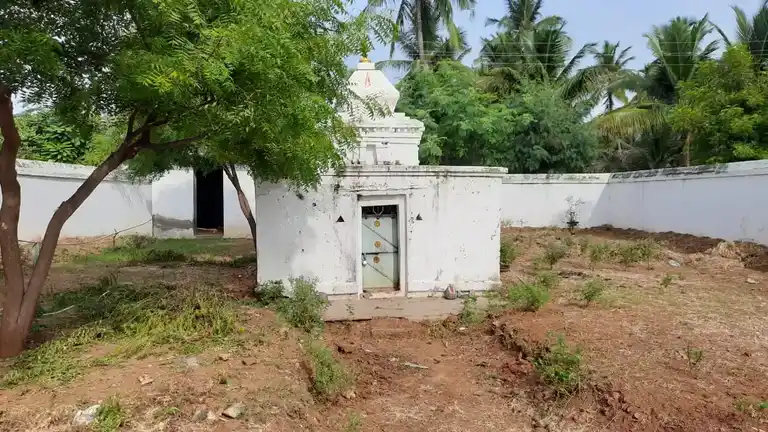 Arulmigu Chennakesava And Lakshmi Narayanaperumal Temple, Annandapatti - 635601 அருள்மிகு சென்னகேசவ லட்சுமி நாராயண பெருமாள் திருக்கோயில், அண்ணாடப்பட்டி - 635601, Thirupathur - Ancient Temple Architecture and History Image 3