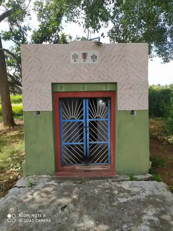 Arulmigu Chennakesava Perumal Temple, Kurumbakeri Puthur - 635653 அருள்மிகு சென்னகேசவப் பெருமாள் திருக்கோயில், குரும்பக்கேரிப்புதூர் - 635653, Thirupathur - Ancient Temple Architecture and History Image 2