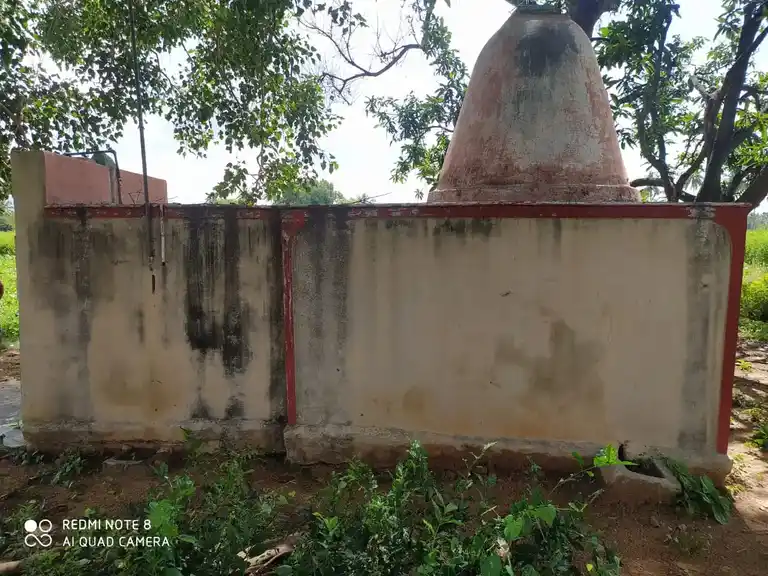 Arulmigu Chennakesava Perumal Temple, Kurumbakeri Puthur - 635653 அருள்மிகு சென்னகேசவப் பெருமாள் திருக்கோயில், குரும்பக்கேரிப்புதூர் - 635653, Thirupathur - Ancient Temple Architecture and History Image 3
