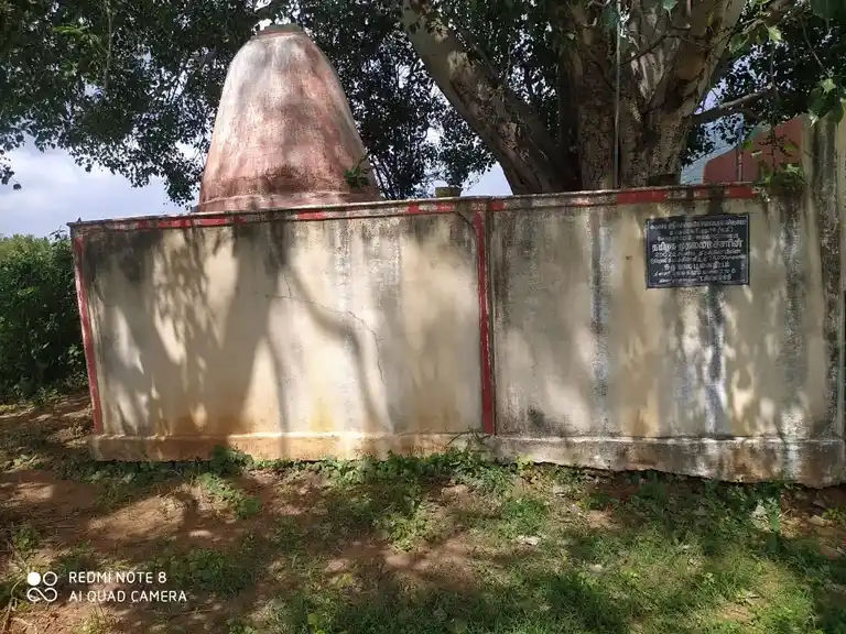 Arulmigu Chennakesava Perumal Temple, Kurumbakeri Puthur - 635653 அருள்மிகு சென்னகேசவப் பெருமாள் திருக்கோயில், குரும்பக்கேரிப்புதூர் - 635653, Thirupathur - Ancient Temple Architecture and History Image 4