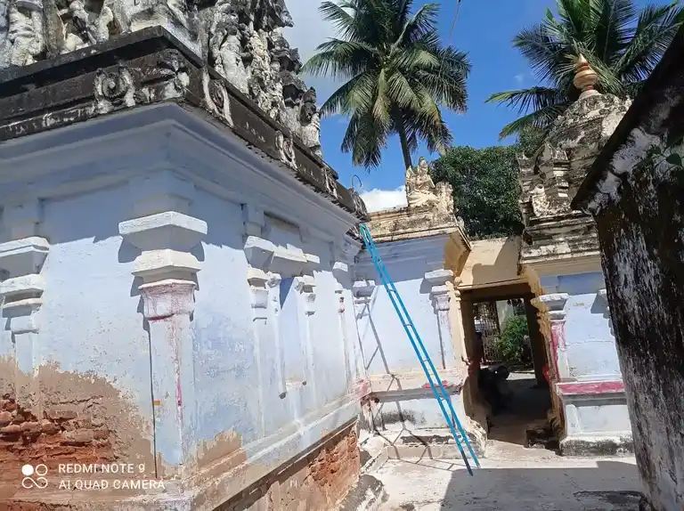 Arulmigu Chennakesava Perumal Temple, Kurumberi - 635652 அருள்மிகு சென்னகேசவப் பெருமாள் திருக்கோயில், குரும்பேரி - 635652, Thirupathur - Ancient Temple Architecture and History Image 2