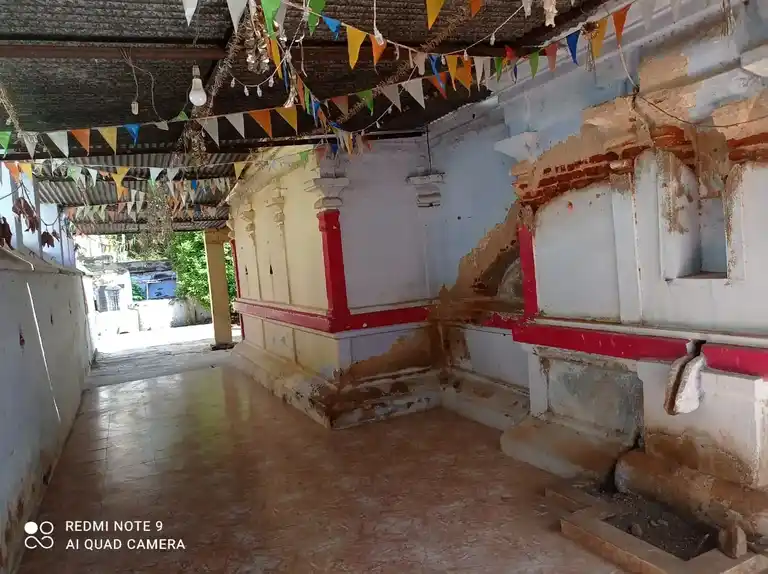 Arulmigu Chennakesava Perumal Temple, Kurumberi - 635652 அருள்மிகு சென்னகேசவப் பெருமாள் திருக்கோயில், குரும்பேரி - 635652, Thirupathur - Ancient Temple Architecture and History Image 3