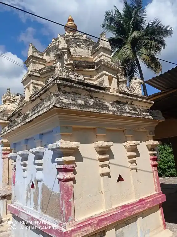Arulmigu Chennakesava Perumal Temple, Kurumberi - 635652 அருள்மிகு சென்னகேசவப் பெருமாள் திருக்கோயில், குரும்பேரி - 635652, Thirupathur - Ancient Temple Architecture and History Image 4